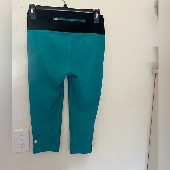 Lululemon Smooth Stride Crop Viridian
Green Pants Size 4 - Picture 1 of 9